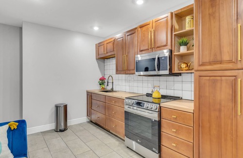 North Philadelphia West Apartamento | Patio Paradise Central City 2BR Philly