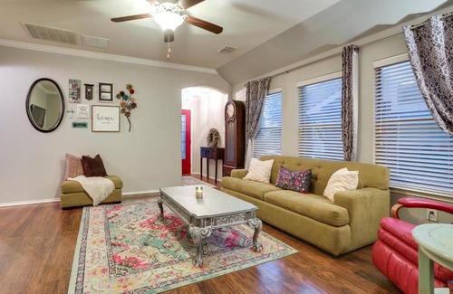 Denton County Casa | Patio, Pergola and Pool Access Aubrey Retreat!