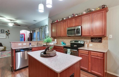 Denton County Casa | Patio, Pergola and Pool Access Aubrey Retreat!