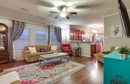 Denton County Casa | Patio, Pergola and Pool Access Aubrey Retreat!