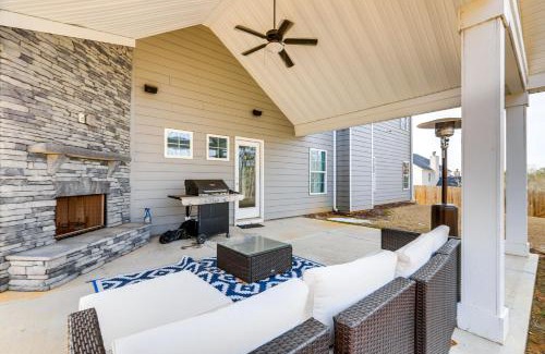 Sharpsburg Casa | Patio with Fireplace Spacious Sharpsburg Home!