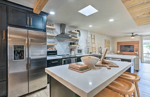 Litchfield Park Casa | Patio & Workspace: Litchfield Park Vacation Rental