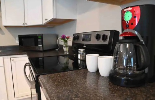 Roebuck Apartamento | Patriot Point B, an inviting studio apartment