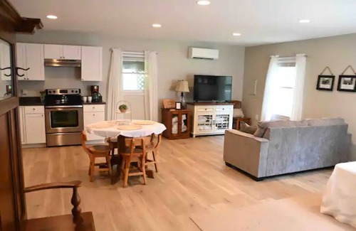 Roebuck Apartamento | Patriot Point B, an inviting studio apartment