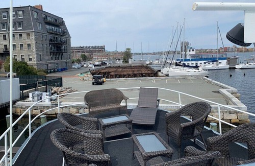 Boston Alquiler De Eote | Patriot: Three Story Vessel