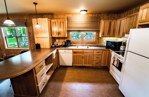 Winthrop Casa | Patterson Lake Cabin Loft Suite - 2 Queen/1 Twin