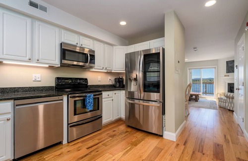 Laconia Condominio | Paugus Bay Chalet: Renovated Condo with Prime Lake Winni Location!