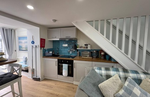 Brynsiencyn Cabaña | Pauls Place – Cosy Cottage with Hot Tub