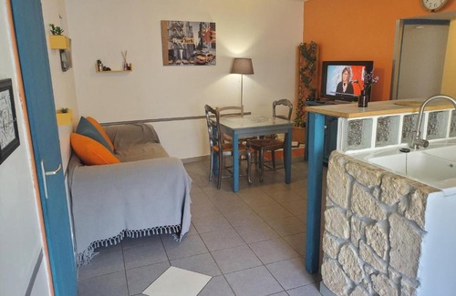Saint-Ambroix Apartamento | Pause Appart 40 m2 avec cour privative - Spacieux & Confortable