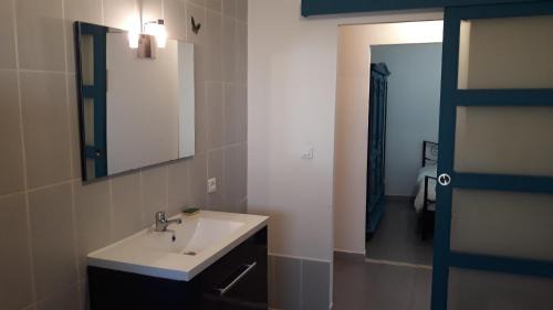 Saint-Ambroix Apartamento | Pause Appart 40 m2 avec cour privative - Spacieux & Confortable