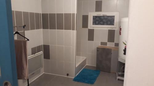Saint-Ambroix Apartamento | Pause Appart 40 m2 avec cour privative - Spacieux & Confortable