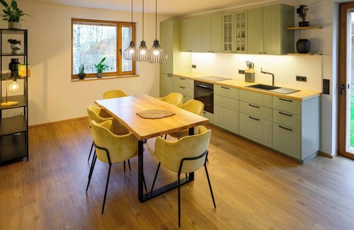 Neu Lubbenau Apartamento | Pausenhof Spreewald - pond view with terrace