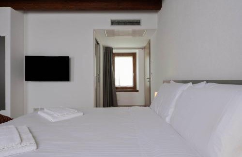 Valgatara Casa | Paverno Suites