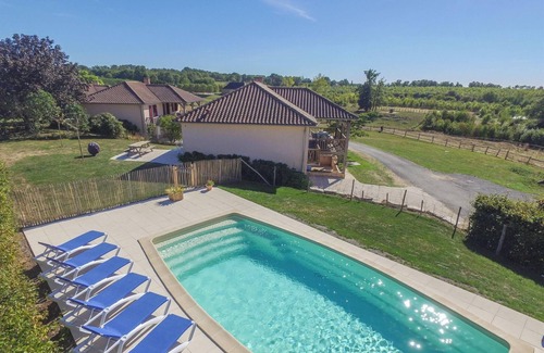 Saint-Medard-d'Excideuil Casa | Pabellón en Francia con piscina y vistas