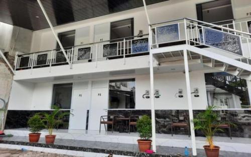 Depok Hotel | Paviliun Helomi