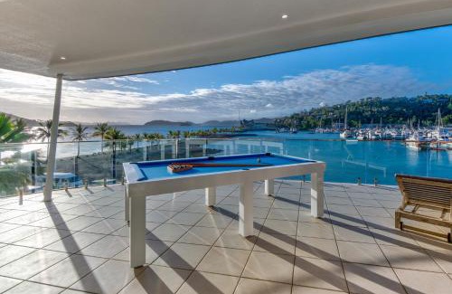 Hamilton Island Apartamento | Pavillions Penthouse 25 - Luxury Waterfront Apartment with Private Roof top pool and buggy