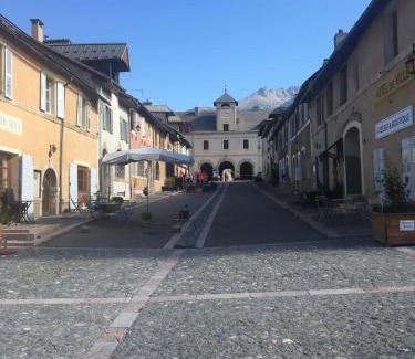 Aramon Casa | Pavillon du garde de la Porte d'Embrun