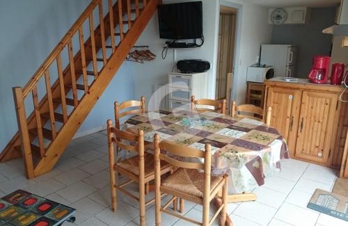 La Tranche-sur-Mer Apartamento | Pavillon pour 4 à 150m de la plage et 500m du centre de La Tranche-sur-Mer, avec terrasse et garage - FR-1-357-48