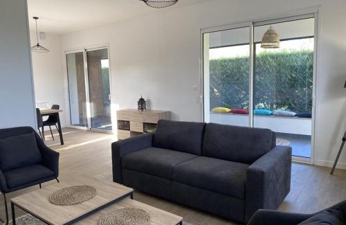 Brout-Vernet Casa | Pavillon rénové avec jardin arboré, proche centre-ville, véranda, parking, wifi, idéal familles - FR-1-489-417