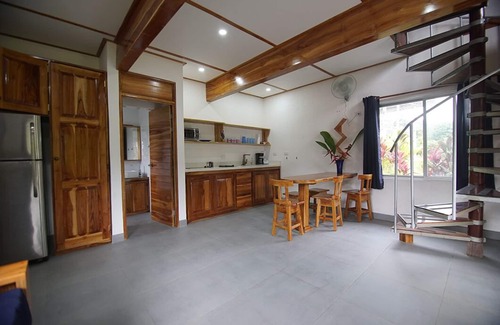 Pavones Casa | PAVONES BUNGALOW moderno, cerca de SURF! (WIFI, AC, AGUA CALIENTE)
