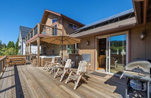 Moonridge Casa | Paw Print Hot Tub Mountain Views Game Room 4mins to Ski Resort