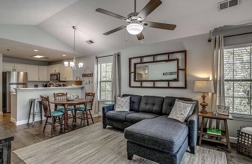 Pawleys Island Condominio | Pawley's Peace 2 miles to Beach Balcony View of 1st Hole 2BR2B