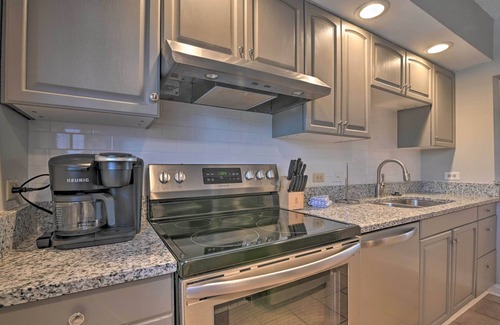 North Litchfield Beach Condominio | Pawleys Island Condo Retreat w/ Beach Access!