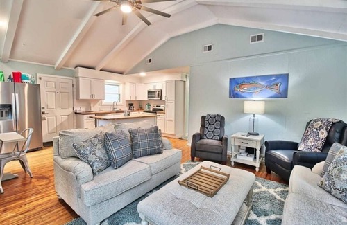 Litchfield by the Sea Casa | Pawleys Paradise! ~1/2 mile to the Beach. 3BR/3 Full BA. FREE Bikes included.