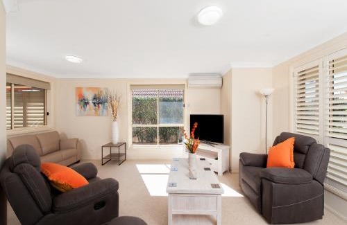 Corlette Casa | Pawprints
