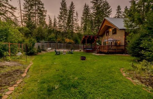 Leavenworth Casa | Paws in the Mountains by NW Comfy Cabins