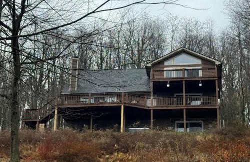 Mountainside Casa | Paws & Peaks Lakeview Lodge Hot Tub Amazing View