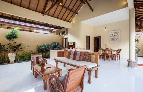Sunset Road Alquiler De Eote | PB - 5BR - V1 + V2 · ❤️5-BR Villa privada con piscina a pie de la playa de Seminyak