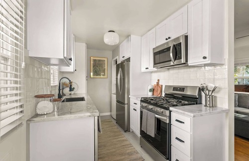 Crown Point Casa | PB Bungalow-Private fenced yard-Parking-Remodeled!