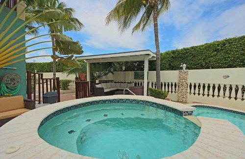 Palm Beach Villa | PB98B - Private Villa with pool - 5min from Palm Beach - 5BR house