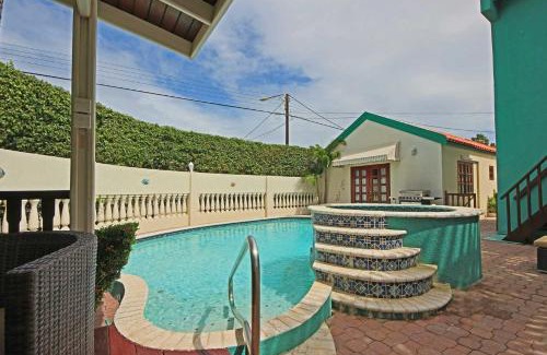 Palm Beach Villa | PB98B - Private Villa with pool - 5min from Palm Beach - 5BR house