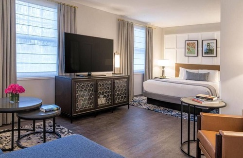 Downtown Portland Hotel | PDX Cultural Suite: 2 Units with Stunning Views, Minutes to Museums & Gardens