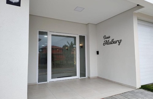 Meia Praia Apartamento | Pe na areia - 50m praia - 2 km aeroporto Navegantes -11 km Beto Carrero - 19 km de Balneario Camburiu SC