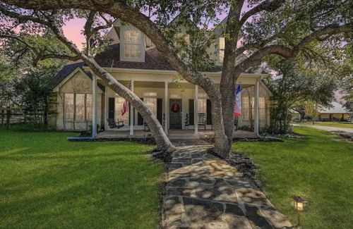 Dripping Springs Casa | Peabody Ranch Luxury Home W/pool, Hot Tub, Fire Pit!