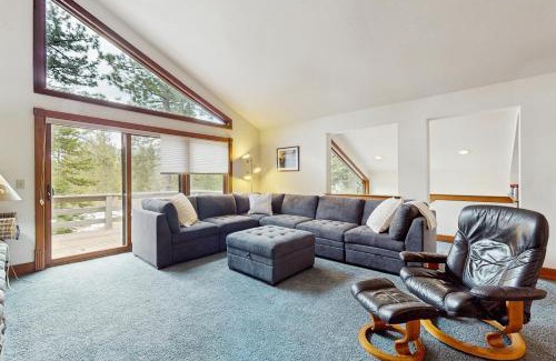 Twin Peaks Casa | Peace and Pines at Upper Ward Creek