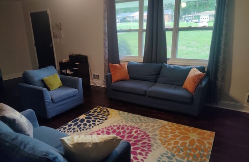Gracewood Casa | Peace and Privacy in a Cozy Modern Home close to amenities