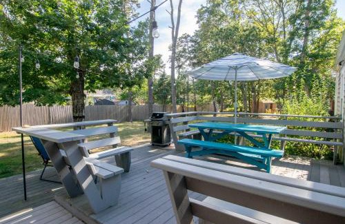 Wellfleet Casa | Peace and Quiet & Spacious Back Deck