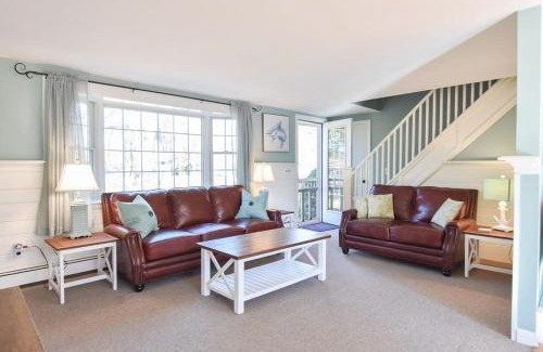 Wellfleet Casa | Peace and Quiet & Spacious Back Deck