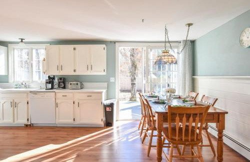 Wellfleet Casa | Peace and Quiet & Spacious Back Deck