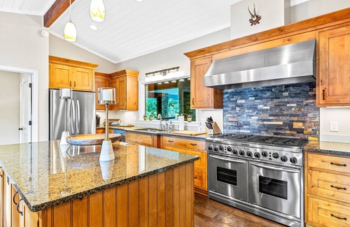 Lake Toxaway Casa | Paz y aislamiento - Sé feliz en Happy Bear Cove en el hermoso lago Toxaway.
