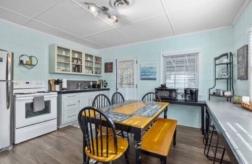 Emerald Isle Cabaña | Peace at the Pier Cottage A With King Size Bed