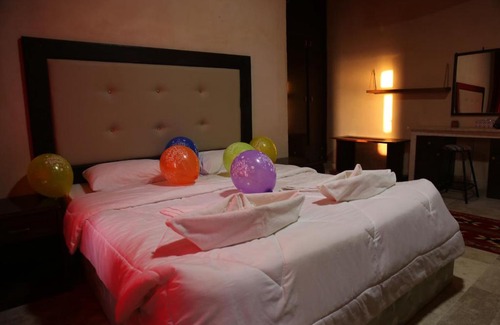 At-Taybeh Cama Y Desayuno | Peace Castle