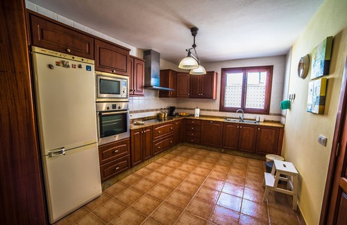 Tabayesco Casa | Paz en el campo a 1 km de la playa, magníficos exteriores, bbq y wifi gratis
