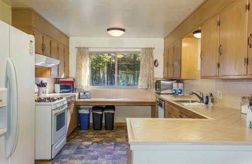 North Wawona Casa | Peace of Mine - Cabin inside Yosemite! - Dog Friendly!