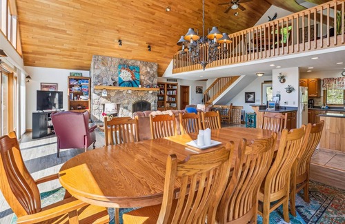 Old Timberline Casa | Peace, Quiet and Plenty of Space. Check Out Eagles View!!