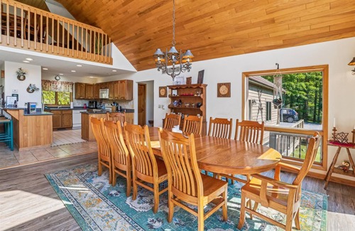 Old Timberline Casa | Peace, Quiet and Plenty of Space. Check Out Eagles View!!